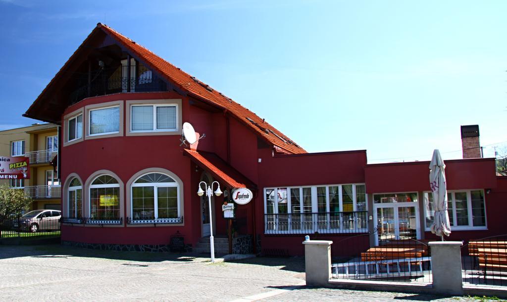 Penzion Rudolf Prievidza Esterno foto